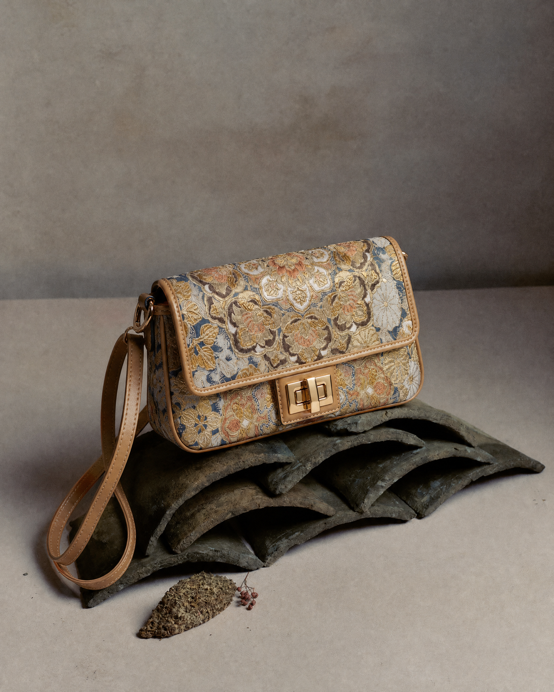 Nishijin Ori silk handbags inspired by Japanese traditional weaving craftsmanship