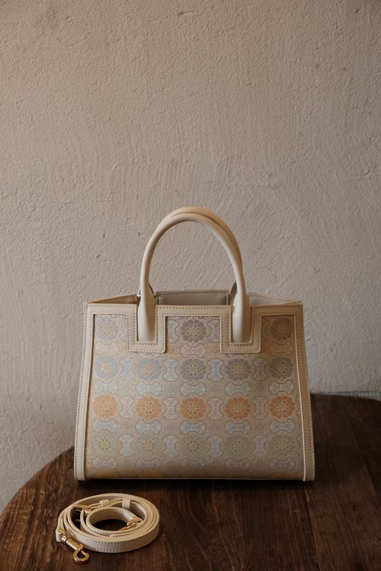 Modern handbag featuring traditional Songjin silk