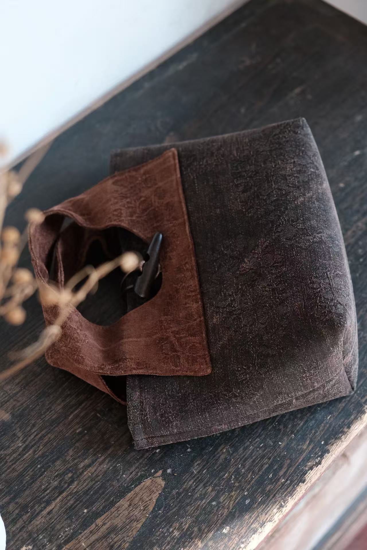 Handmade Xiangyunsha silk crossbody purse for modern women