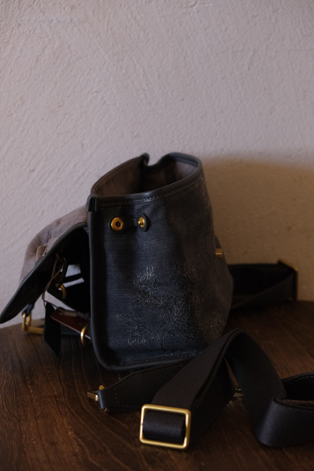 Close‑up genuine cowhide top handle and edge stitching detail
