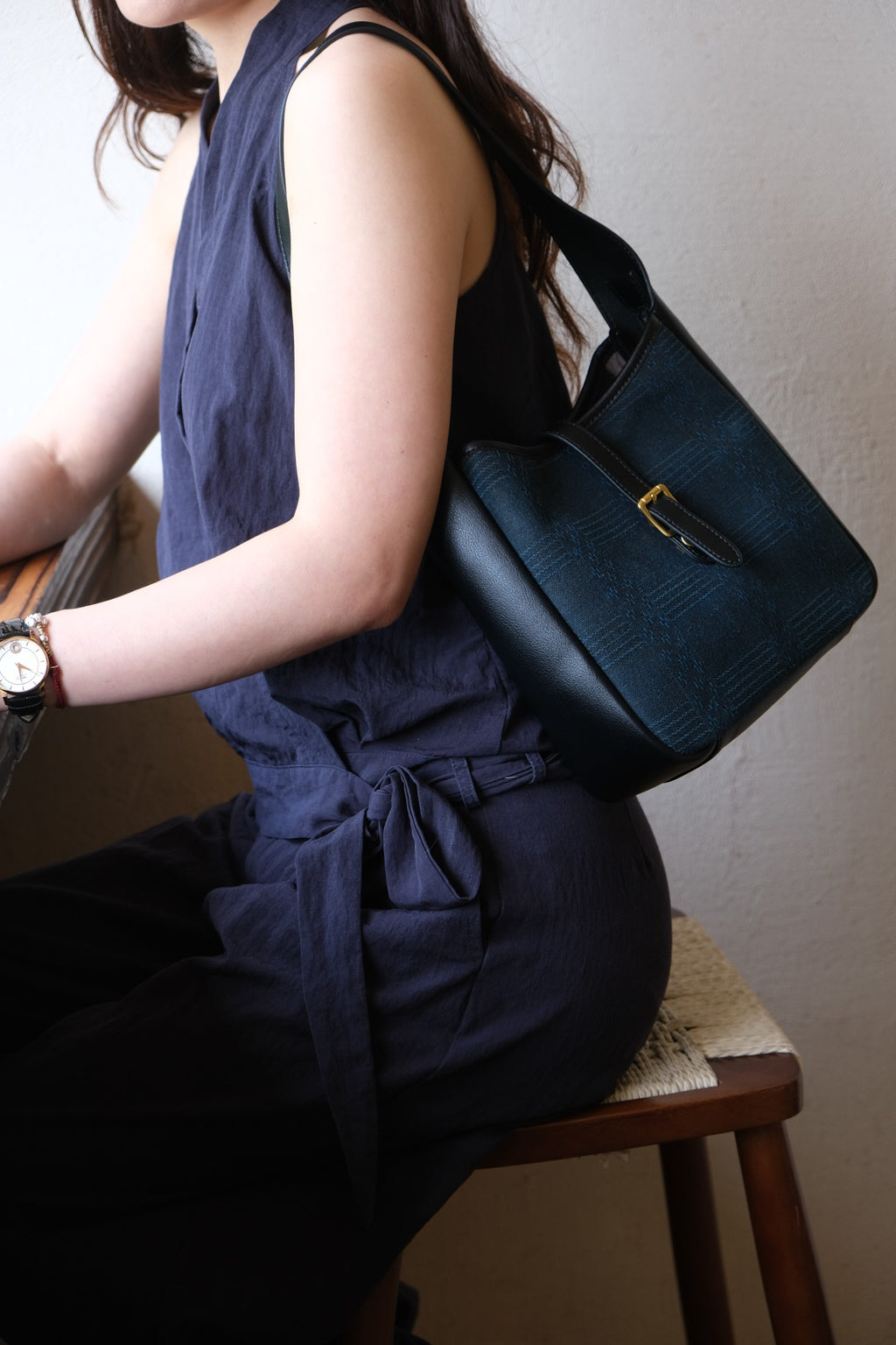 Model wearing bag under arm, daily commute outfit look